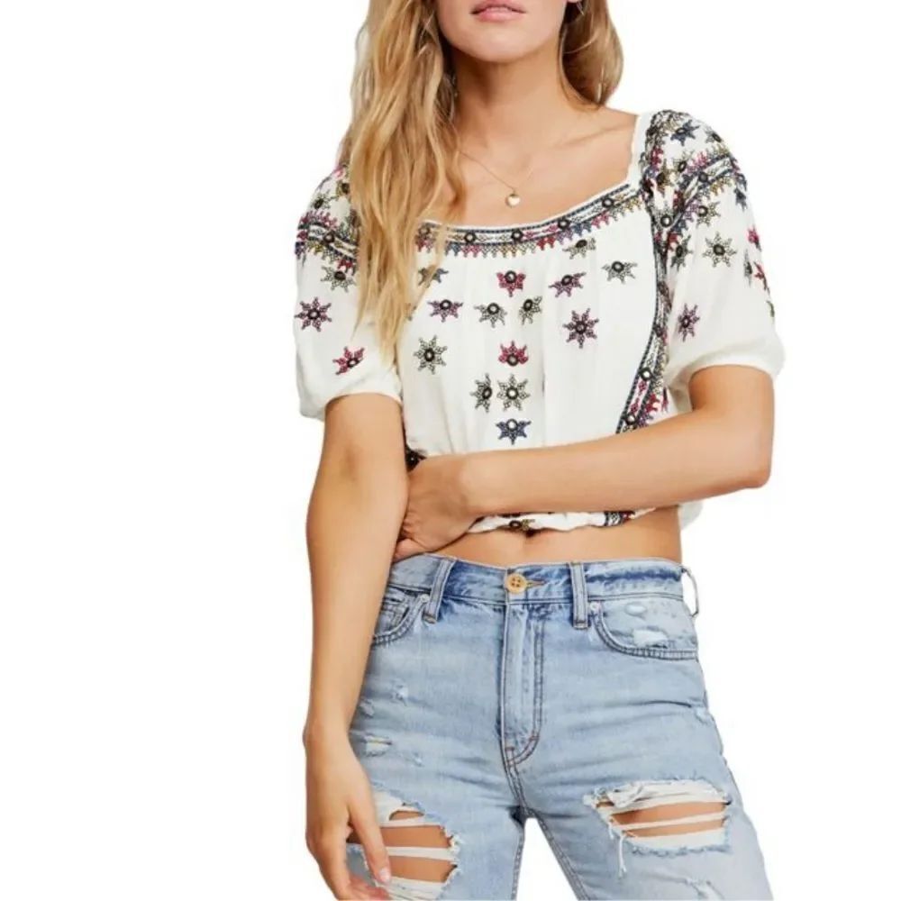 FREE PEOPLE
Women's White Aurura Embroidered crop Top Floral Pattern size large